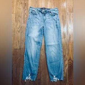 Hollister High-Rise Slim Straight Raw Cuff Stretch Jeans. 9R W29 L26
